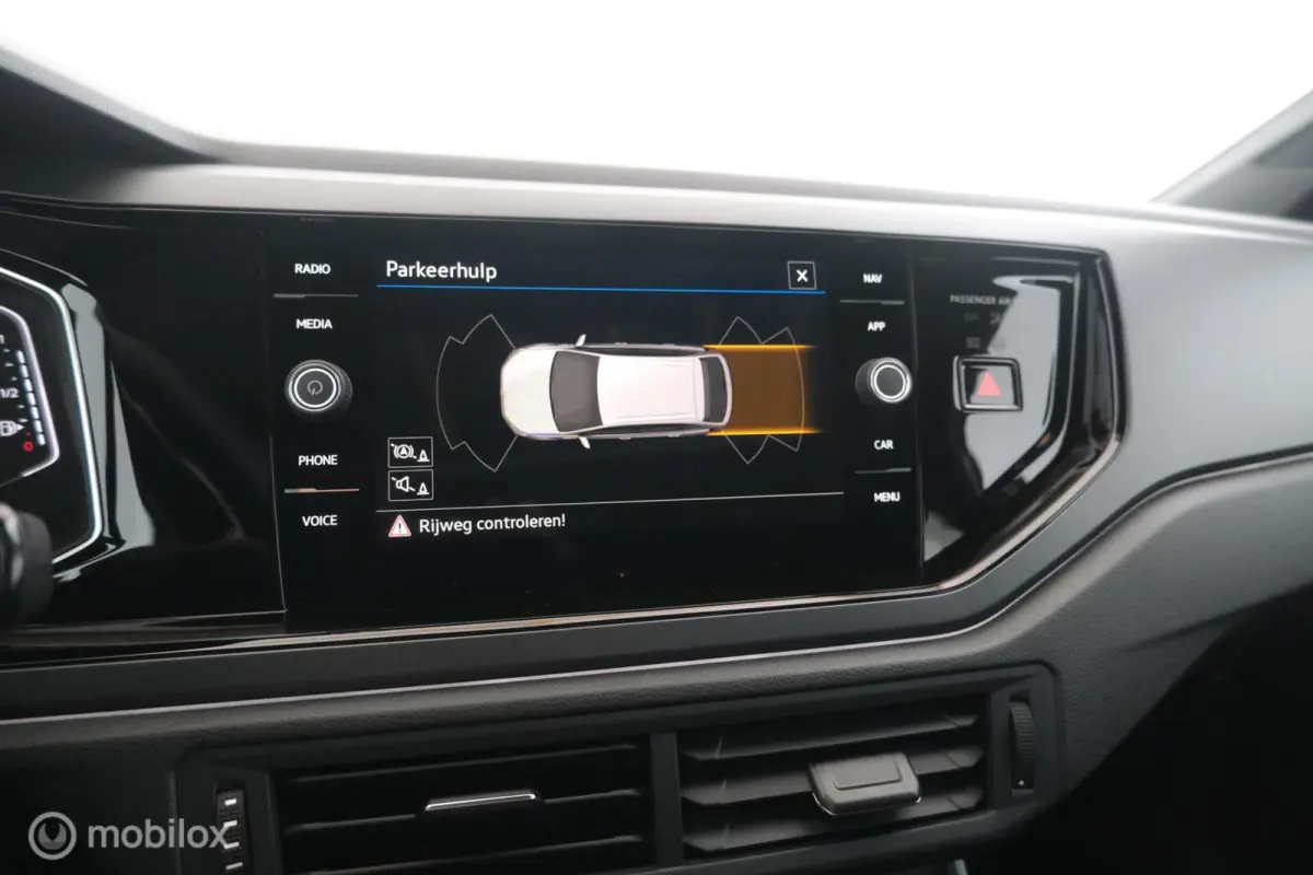1.0 TSI Automaat R-Line pano|led|dab|pdc|lmv17