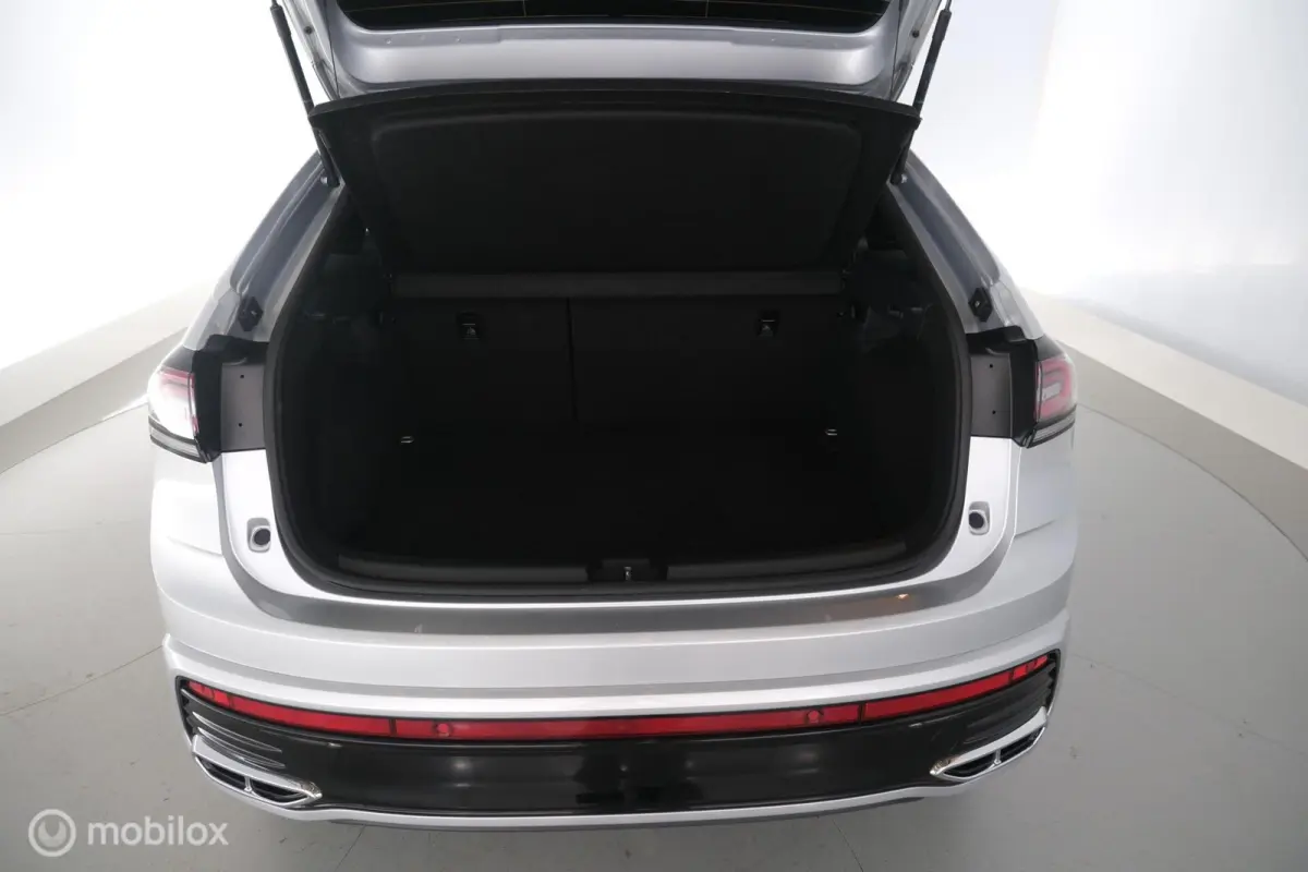 1.0 TSI Automaat R-Line pano|led|dab|pdc|lmv17