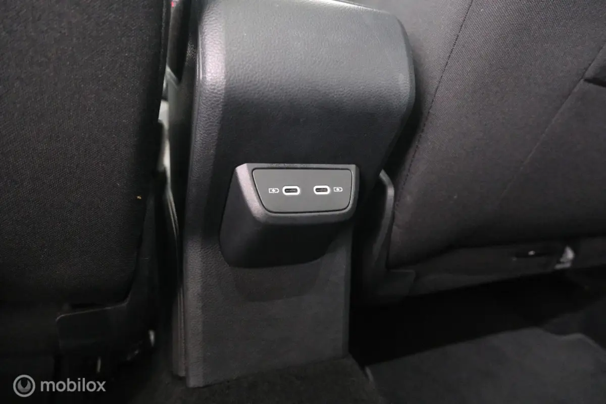 1.0 TSI Automaat R-Line pano|led|dab|pdc|lmv17