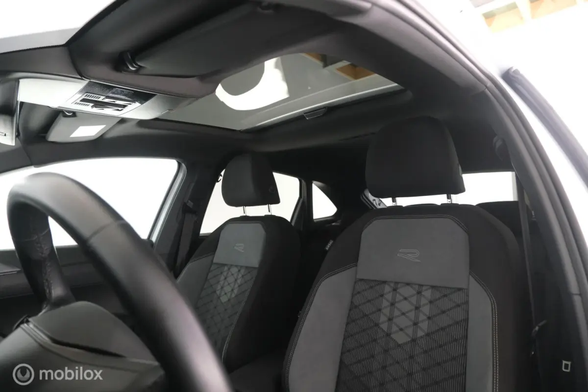 1.0 TSI Automaat R-Line pano|led|dab|pdc|lmv17