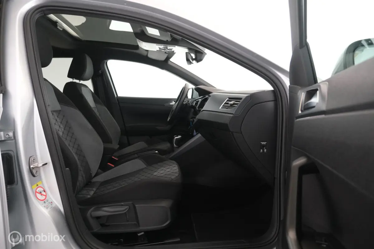 1.0 TSI Automaat R-Line pano|led|dab|pdc|lmv17