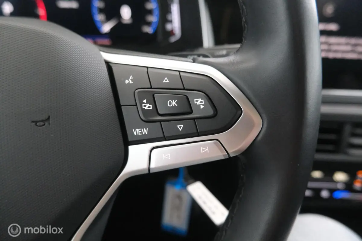 1.0 TSI Automaat R-Line pano|led|dab|pdc|lmv17