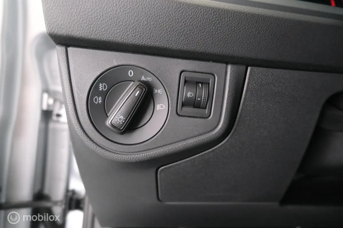 1.0 TSI Automaat R-Line pano|led|dab|pdc|lmv17