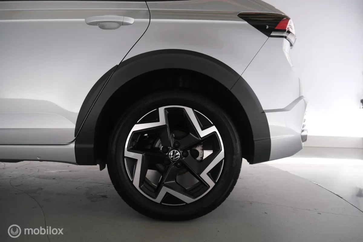 1.0 TSI Automaat R-Line pano|led|dab|pdc|lmv17