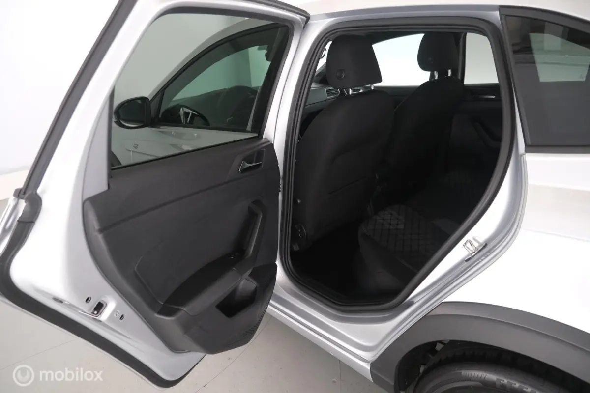 1.0 TSI Automaat R-Line pano|led|dab|pdc|lmv17