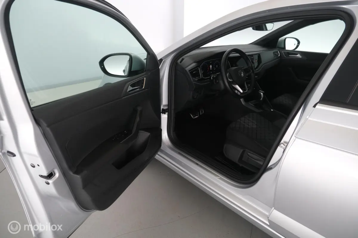 1.0 TSI Automaat R-Line pano|led|dab|pdc|lmv17