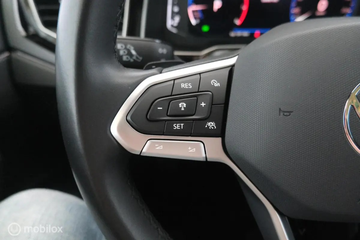 1.0 TSI Automaat R-Line pano|led|dab|pdc|lmv17