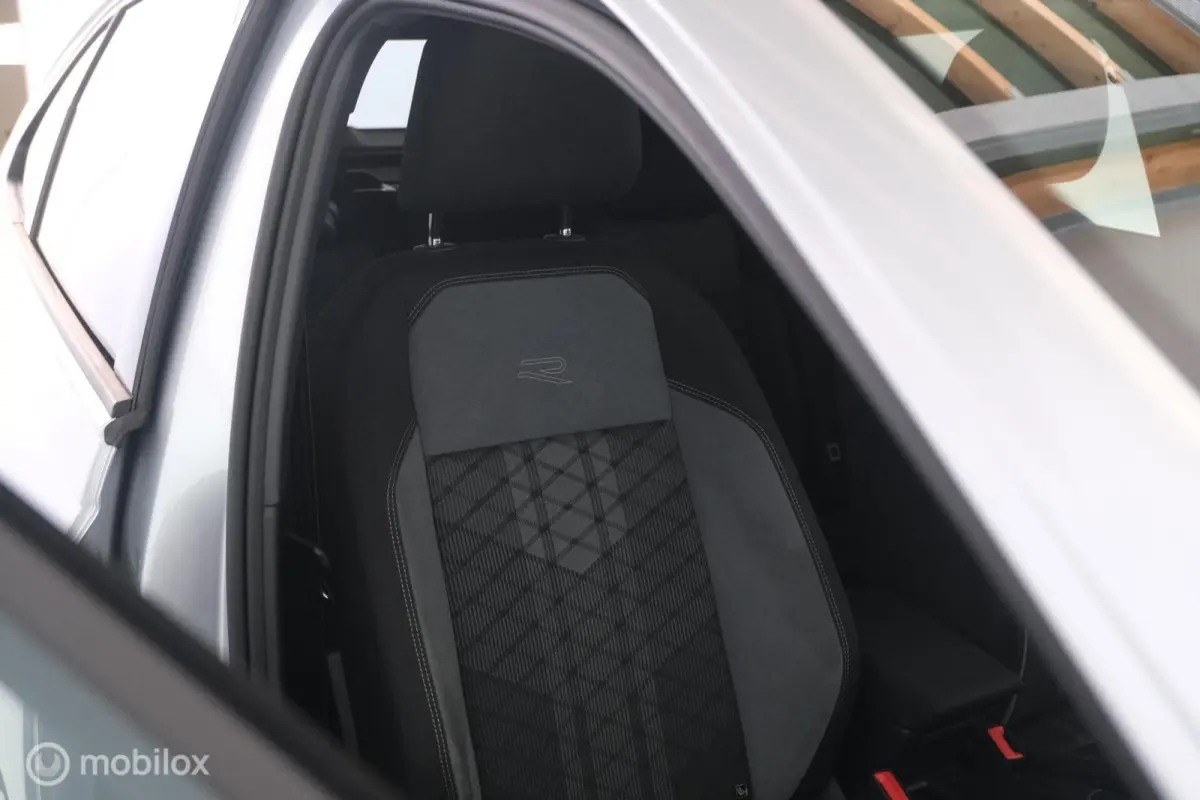 1.0 TSI Automaat R-Line pano|led|dab|pdc|lmv17