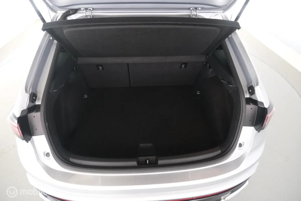 1.0 TSI Automaat R-Line pano|led|dab|pdc|lmv17