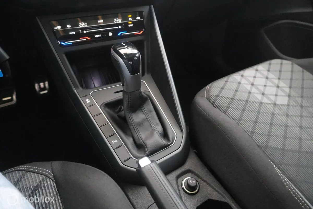 1.0 TSI Automaat R-Line pano|led|dab|pdc|lmv17