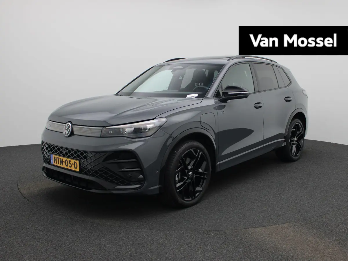 1.5 eHybrid R-Line Edition 204 PK| Origineel Nederlands | 1e Eigenaar | Panoramadak | Navigatie | Stoelverwarming | Stuurwielverwarming | 360 Camera | Dodehoekdetectie