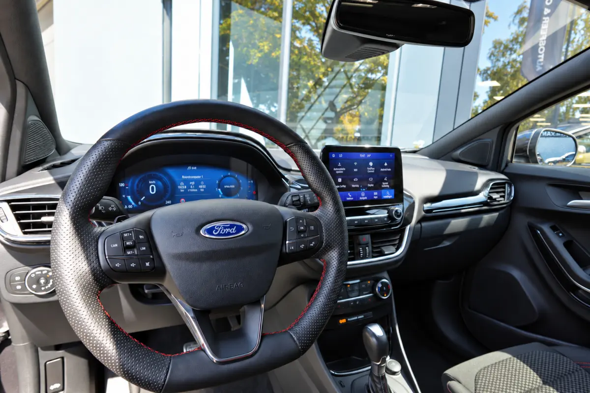 1.0 EcoBoost ST-Line KEYLESS ACC PDC