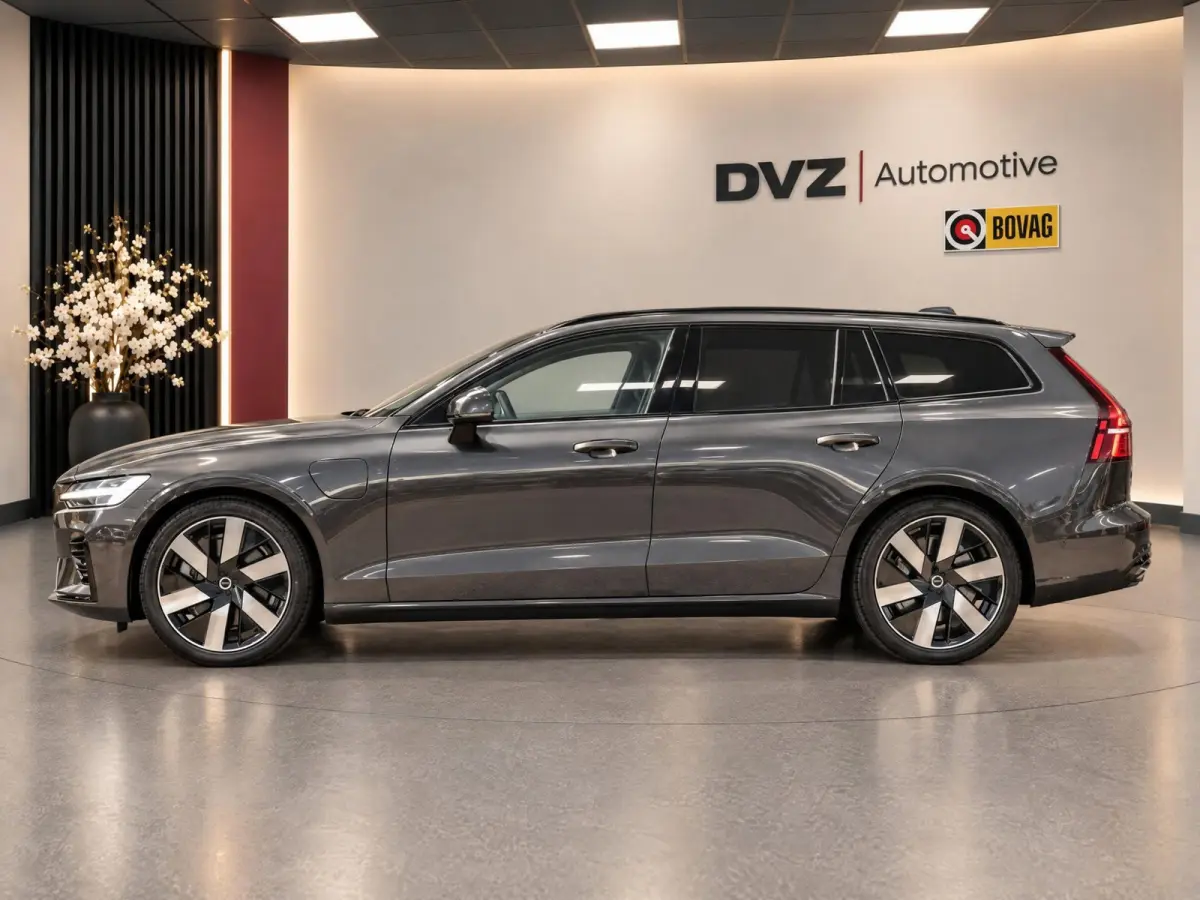 2.0 T6 PHEV 350PK AWD Plus Dark |100% | Pano | Surround View | H/K Sound