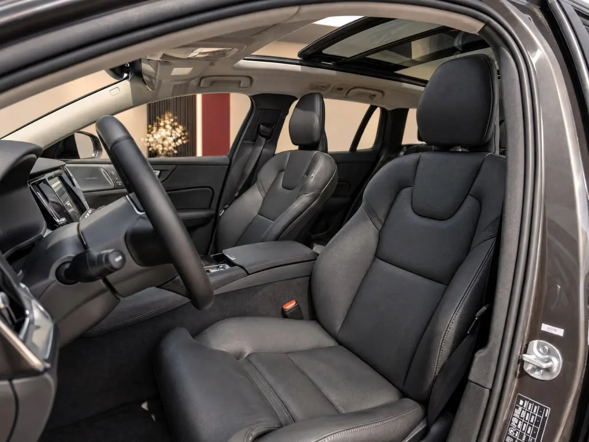 2.0 T6 PHEV 350PK AWD Plus Dark |100% | Pano | Surround View | H/K Sound
