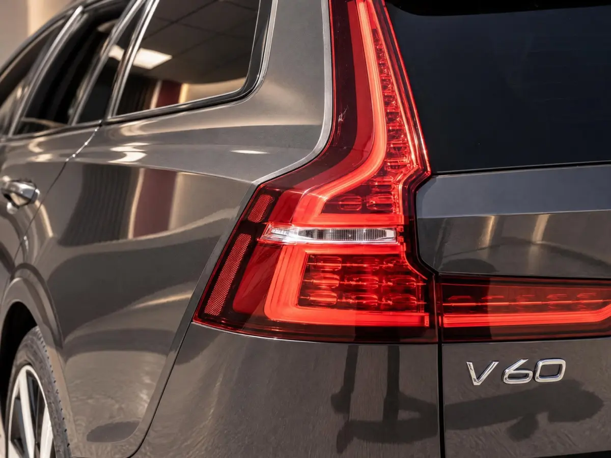 2.0 T6 PHEV 350PK AWD Plus Dark |100% | Pano | Surround View | H/K Sound