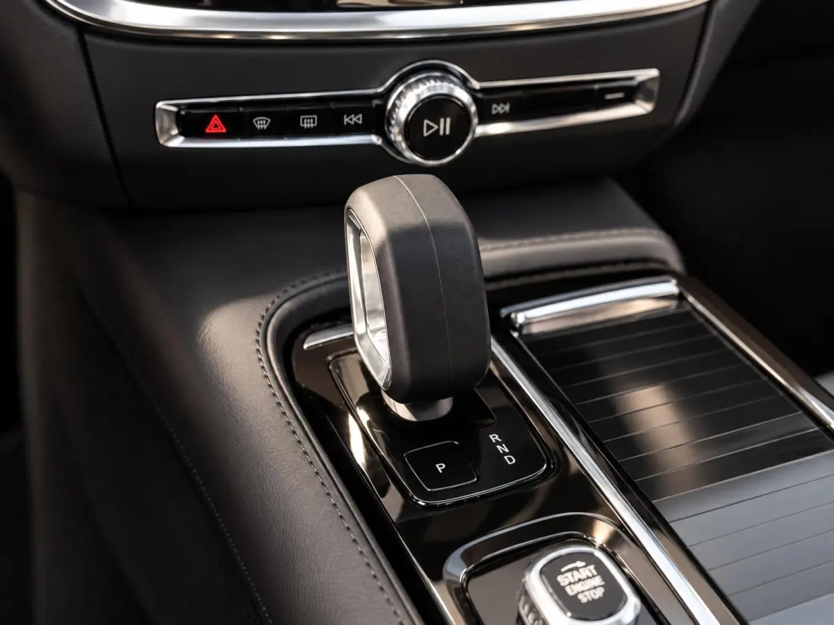 2.0 T6 PHEV 350PK AWD Plus Dark |100% | Pano | Surround View | H/K Sound