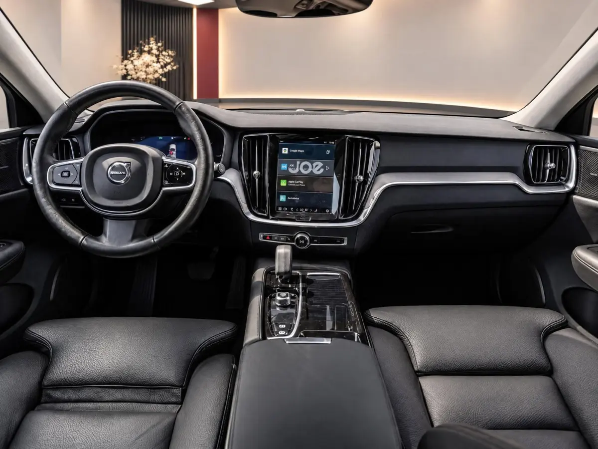 2.0 T6 PHEV 350PK AWD Plus Dark |100% | Pano | Surround View | H/K Sound