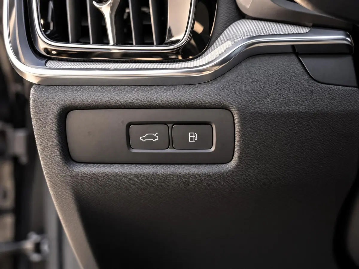 2.0 T6 PHEV 350PK AWD Plus Dark |100% | Pano | Surround View | H/K Sound