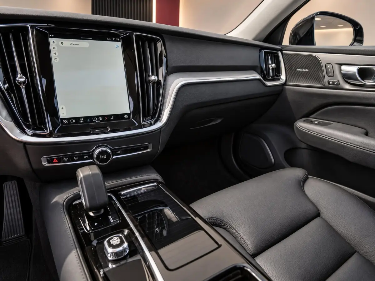 2.0 T6 PHEV 350PK AWD Plus Dark |100% | Pano | Surround View | H/K Sound