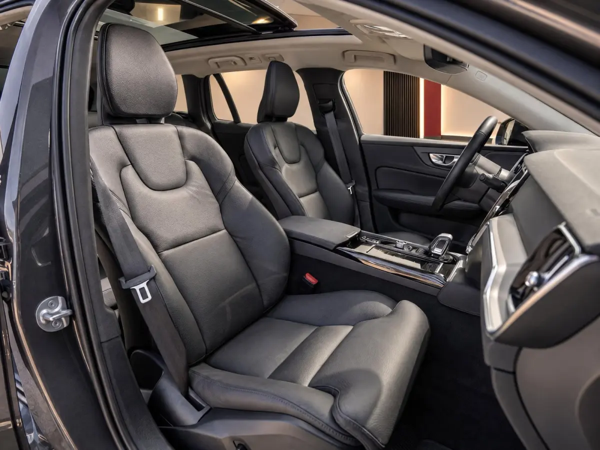 2.0 T6 PHEV 350PK AWD Plus Dark |100% | Pano | Surround View | H/K Sound