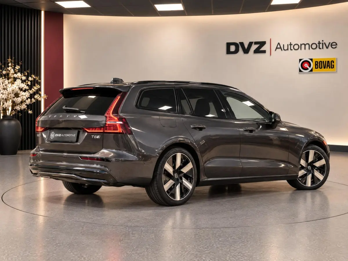 2.0 T6 PHEV 350PK AWD Plus Dark |100% | Pano | Surround View | H/K Sound