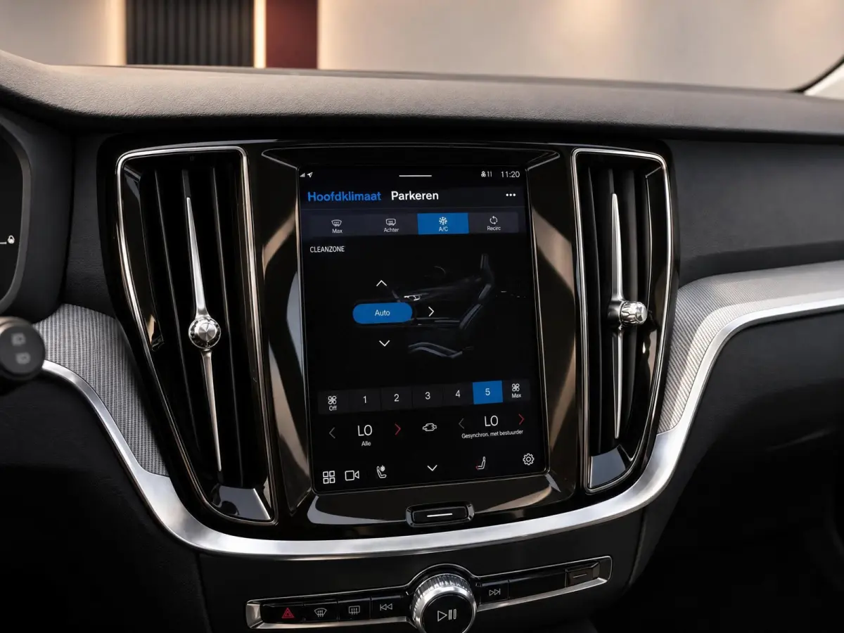 2.0 T6 PHEV 350PK AWD Plus Dark |100% | Pano | Surround View | H/K Sound