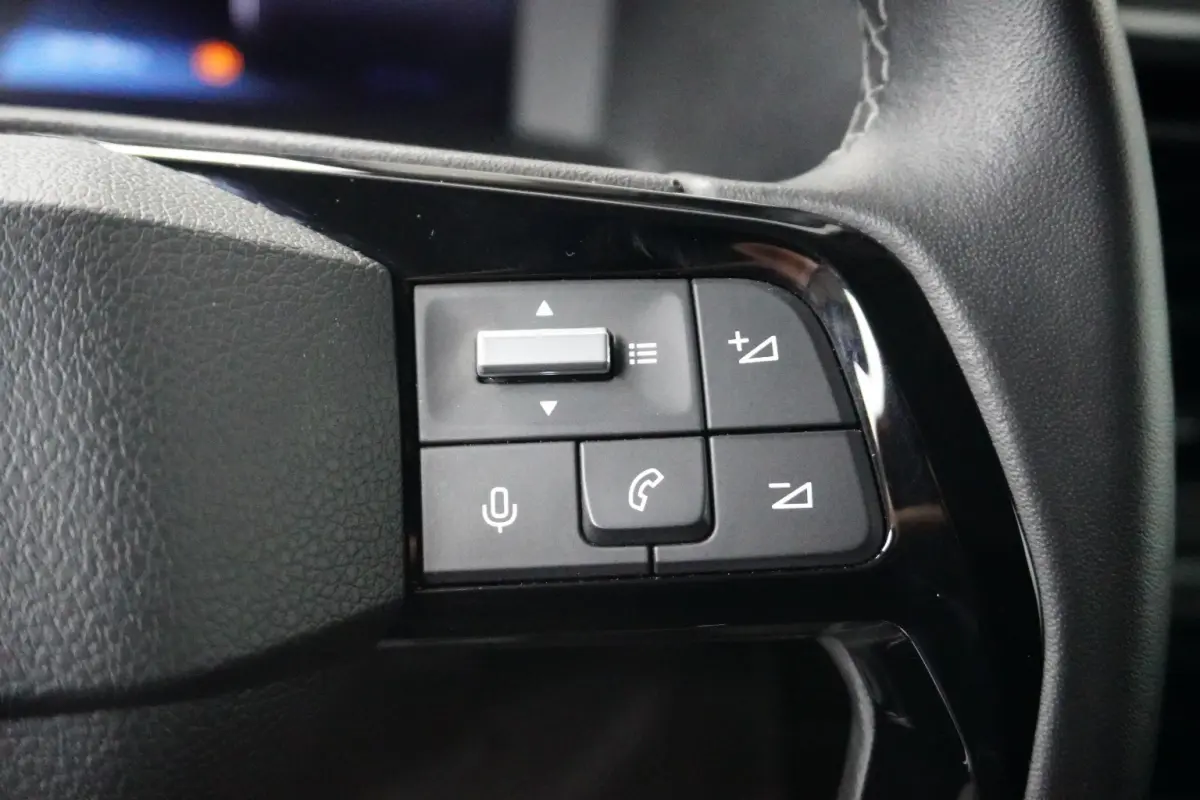 2.0 BlueHDi 145 S&S Camera | Navigatie | Pack Moduwork | Houten Laadvloer | Climate Control | Carplay | Digitaal Dashboard | 3-Zits | 2 zitplaatsen rechtsvoor | Airco | Alarm klasse 1(startb