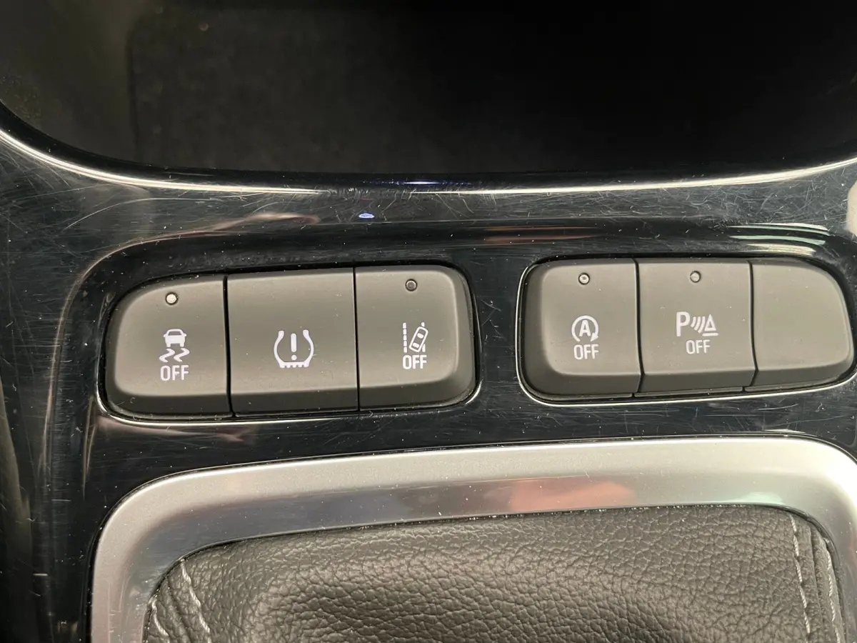 1.2 TURBO 110PK ULTIMATE Alcantara | Camera | Carplay | Parkeersensoren Rondom | Climate Control | 17" Lichtmetaal | Camera  | Achteruitrijcamera | Apple Carplay/Android Auto|telefoonintegra