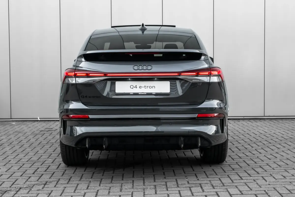 S Edition | Achterklep, automatisch bedienbaar | Achteruitrijcamera | Adaptive cruise control