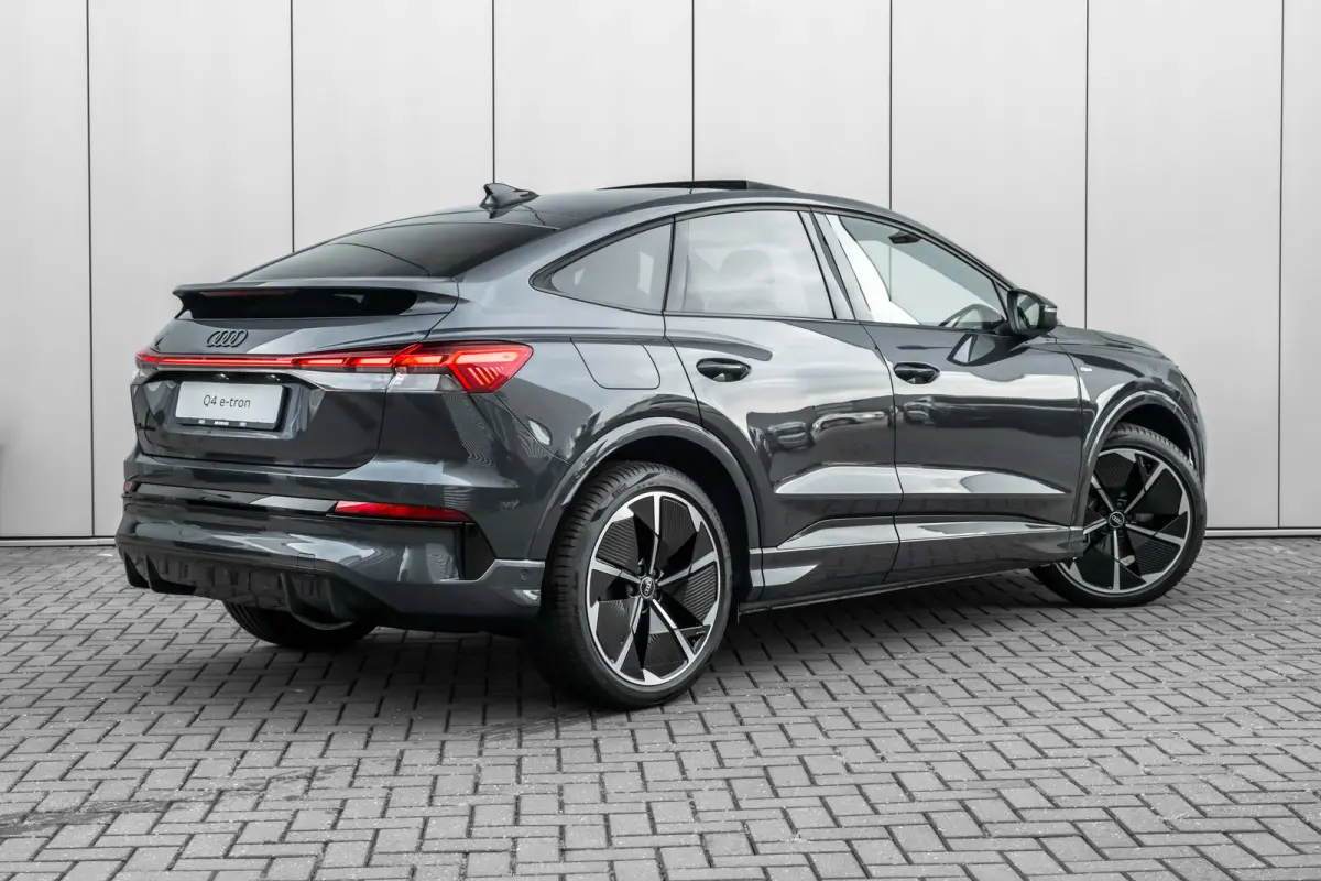 S Edition | Achterklep, automatisch bedienbaar | Achteruitrijcamera | Adaptive cruise control