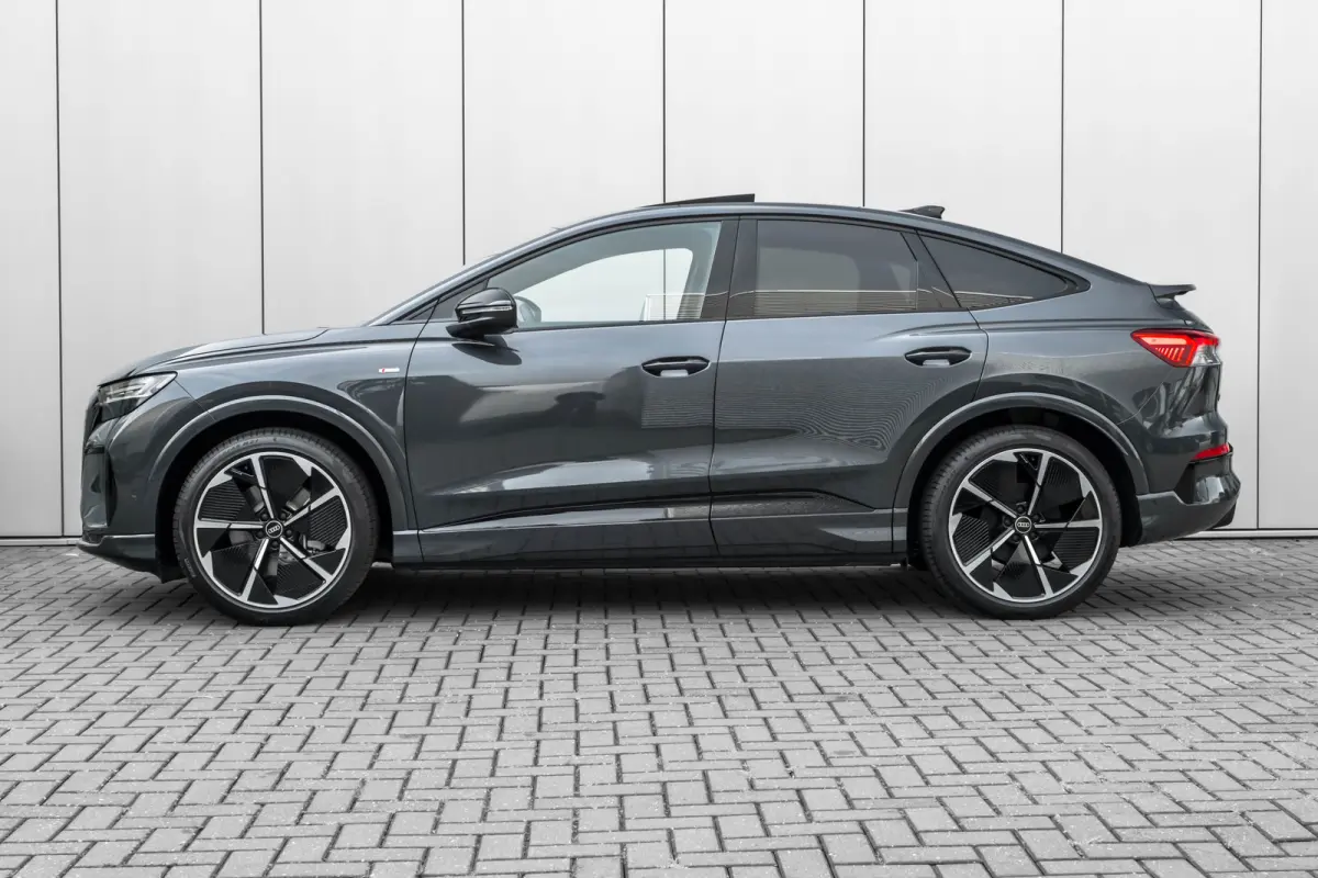 S Edition | Achterklep, automatisch bedienbaar | Achteruitrijcamera | Adaptive cruise control