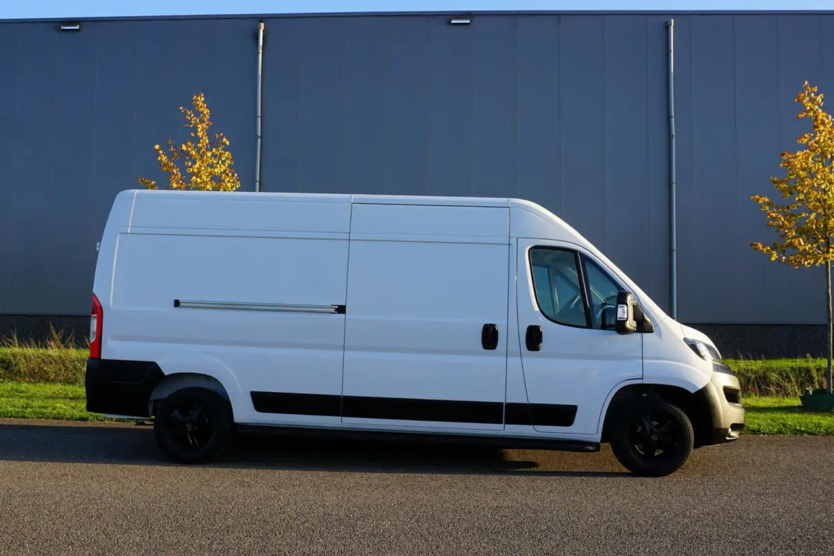 2.2 BlueHDi 140 L3H2 3.5t in Topstaat |Camera |Cruise |Carplay |Android auto |Airco |Betimmering |1e eigenaar |Lage KM-stand |EURO6D |BPM vrij voor ondernemers |Mooie camperbasis