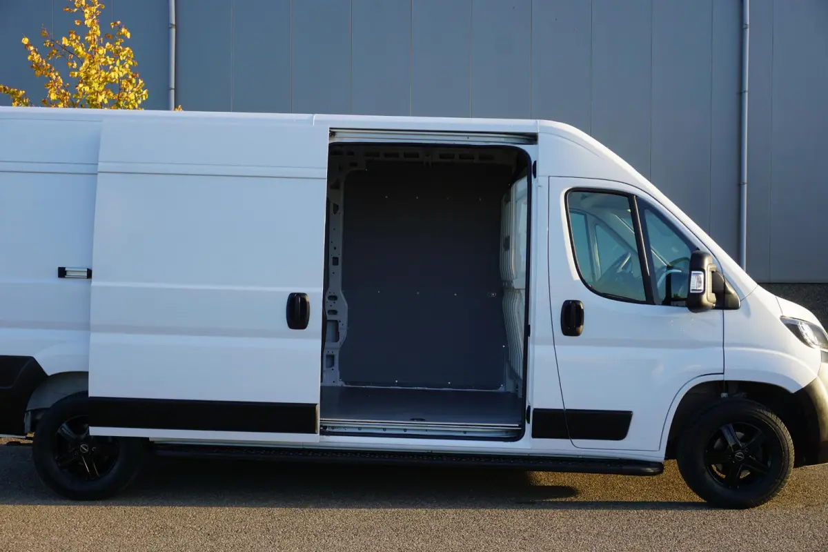 2.2 BlueHDi 140 L3H2 3.5t in Topstaat |Camera |Cruise |Carplay |Android auto |Airco |Betimmering |1e eigenaar |Lage KM-stand |EURO6D |BPM vrij voor ondernemers |Mooie camperbasis