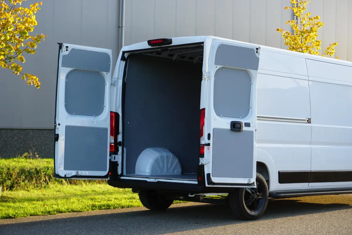 2.2 BlueHDi 140 L3H2 3.5t in Topstaat |Camera |Cruise |Carplay |Android auto |Airco |Betimmering |1e eigenaar |Lage KM-stand |EURO6D |BPM vrij voor ondernemers |Mooie camperbasis