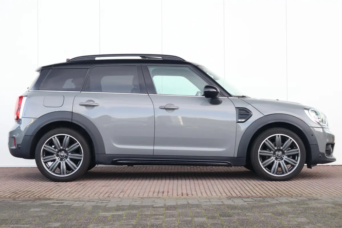 1.5 Cooper Business Edition Comfort Access/ Panoramadak/ Comfortstoelen/ Harman-Kardon/ Navigatie Plus/ LED-koplampen