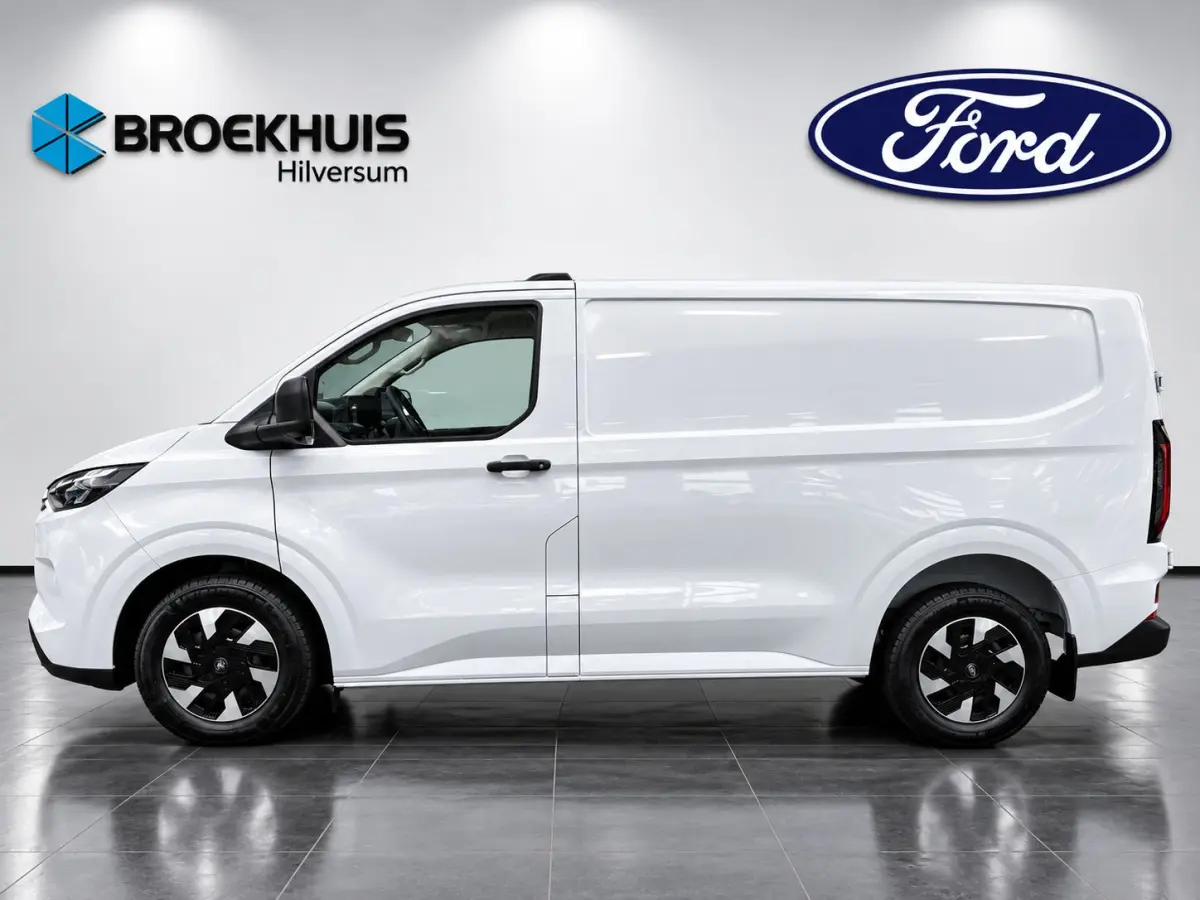 320 L1 Trend 2.5 Plug-in Hybrid 233pk | AGR stoel | Driver Ass Pack Ultimate | Navi | Trekhaak | Full LED | Ford Protect 2+2 jaar |