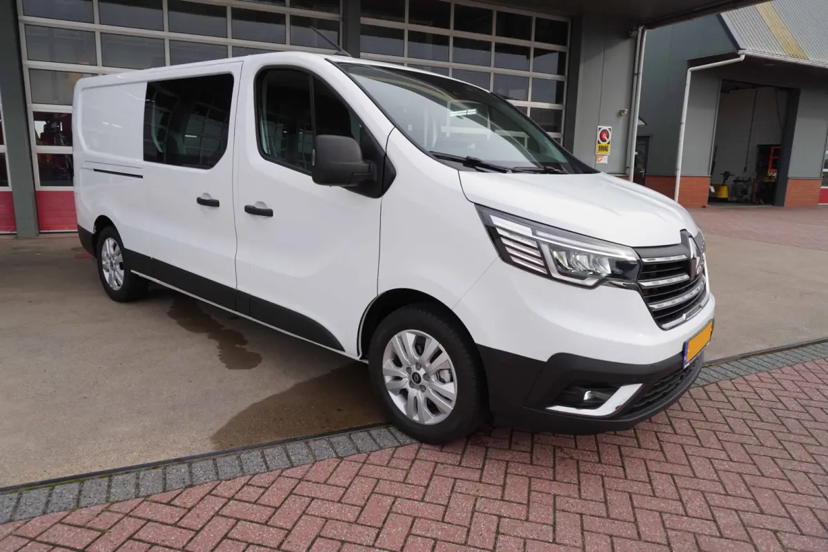 2.0 Blue dCi 130PK T30 L2H1 Advance Dubbelcabine nr.V076 | Climate | Cruise | Camera| Navi | Trekhaak | LM velgen