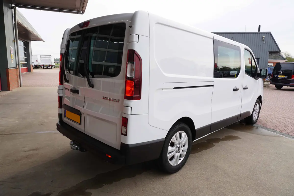 2.0 Blue dCi 130PK T30 L2H1 Advance Dubbelcabine nr.V076 | Climate | Cruise | Camera| Navi | Trekhaak | LM velgen
