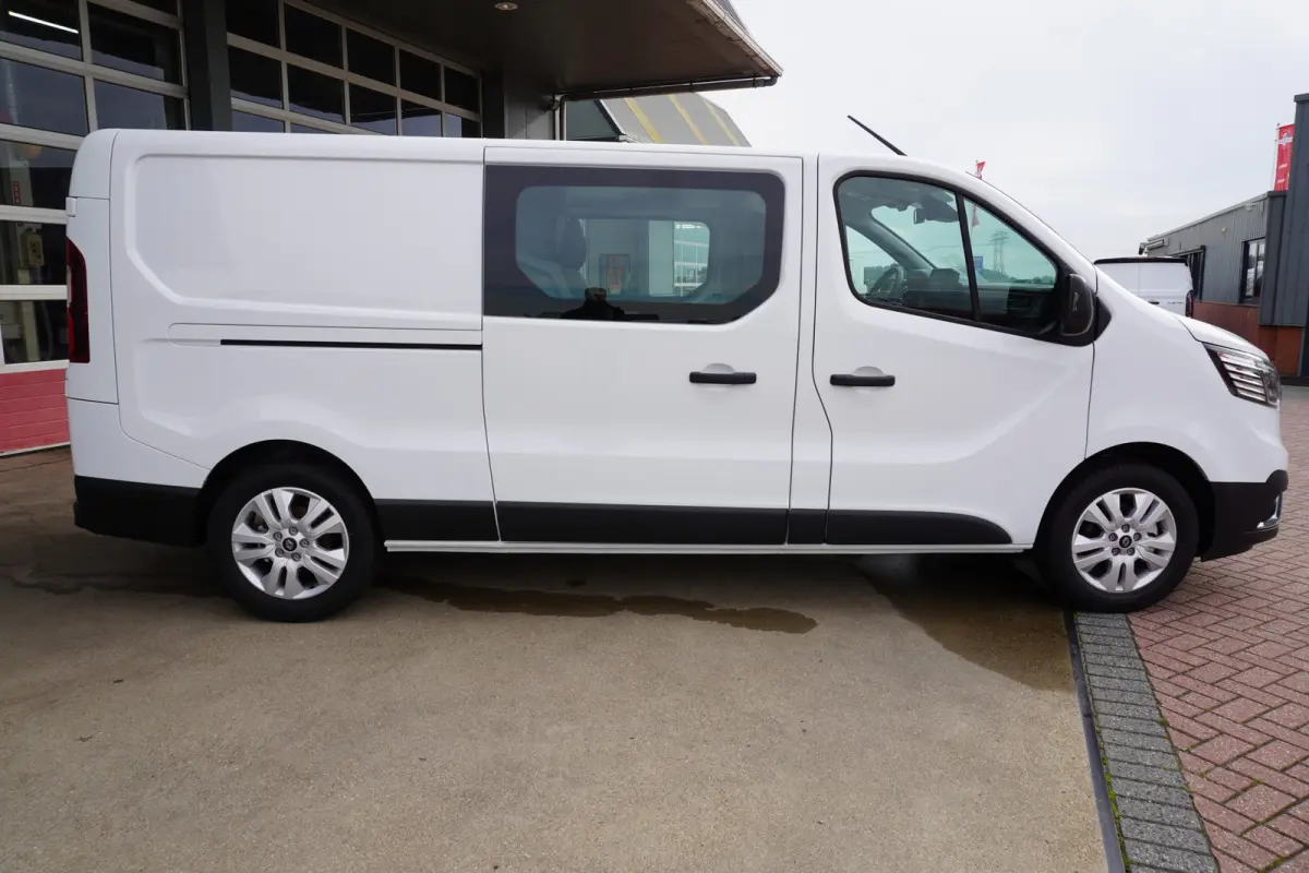 2.0 Blue dCi 130PK T30 L2H1 Advance Dubbelcabine nr.V076 | Climate | Cruise | Camera| Navi | Trekhaak | LM velgen