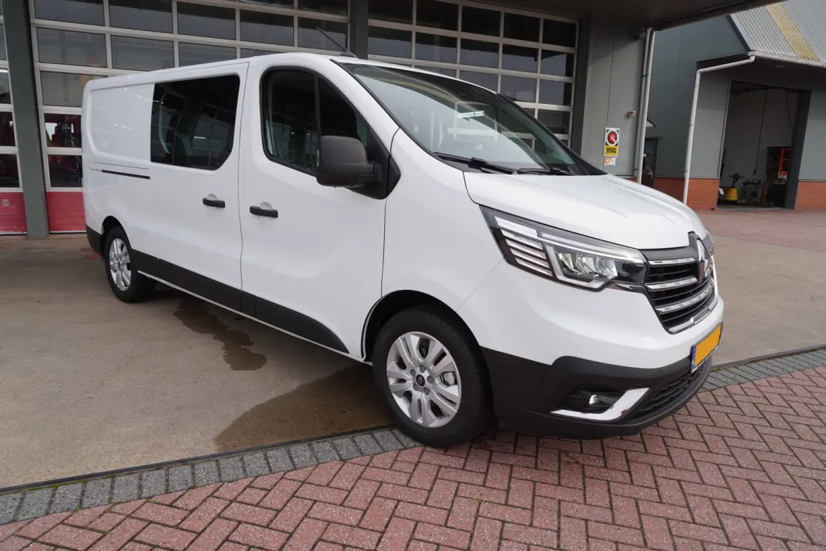 2.0 Blue dCi 130PK T30 L2H1 Advance Dubbelcabine nr.V076 | Climate | Cruise | Camera| Navi | Trekhaak | LM velgen