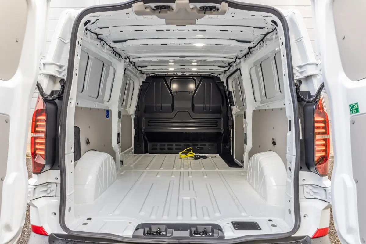 2.5 eHybrid 233pk L2H1 30 Life | Trekhaak | Stoelen Pakket