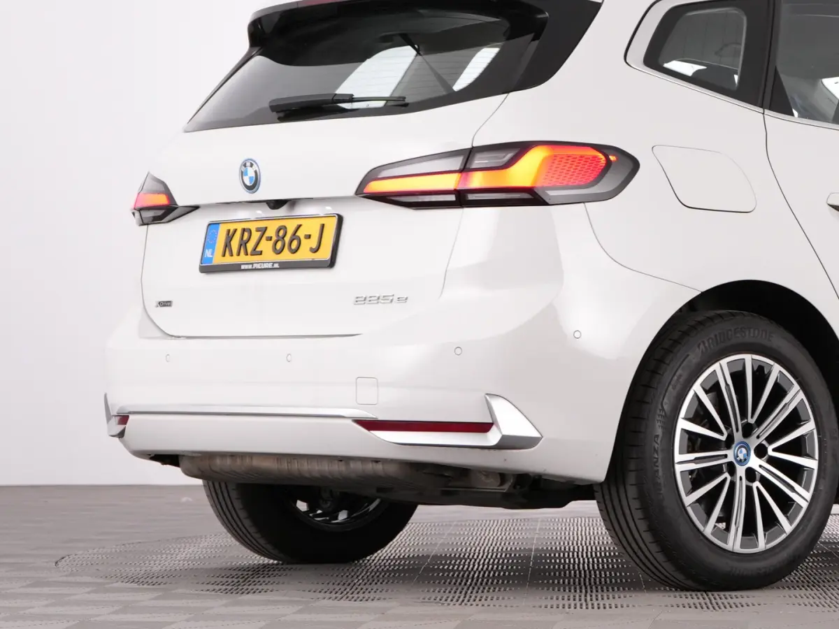 225 xDrive Luxury Line | Keyless | Camera | Sportstoelen | PHEV | !