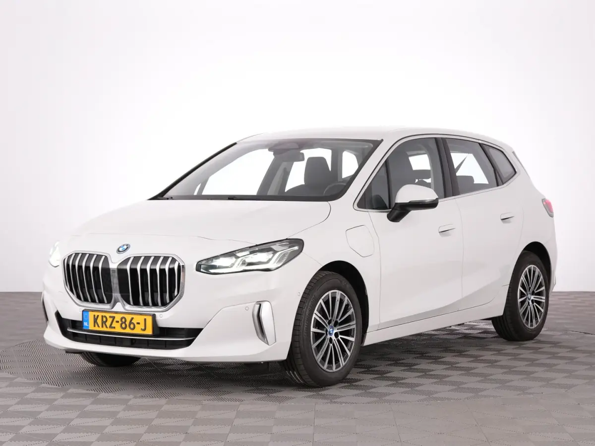 225 xDrive Luxury Line | Keyless | Camera | Sportstoelen | PHEV | !