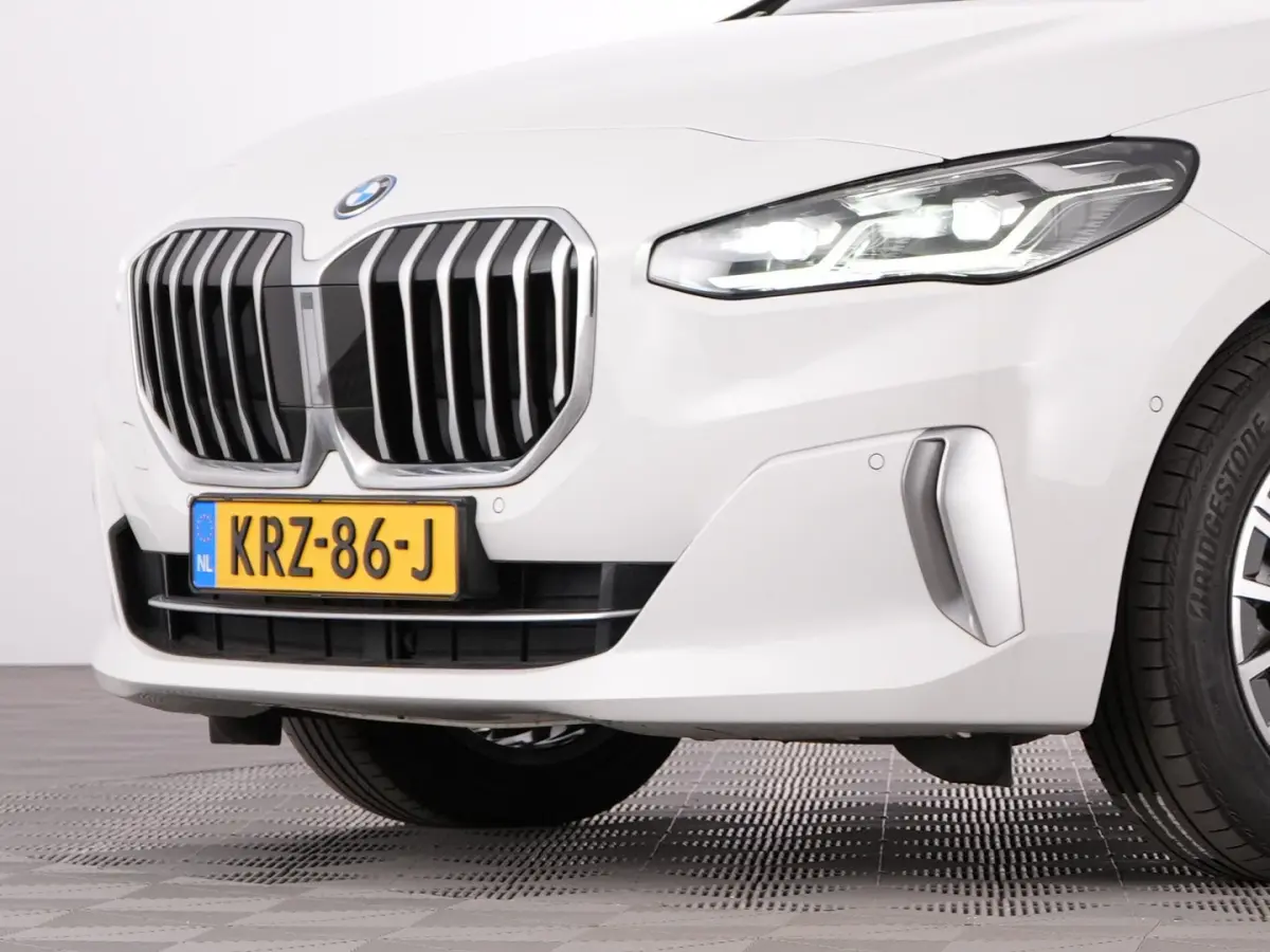 225 xDrive Luxury Line | Keyless | Camera | Sportstoelen | PHEV | !