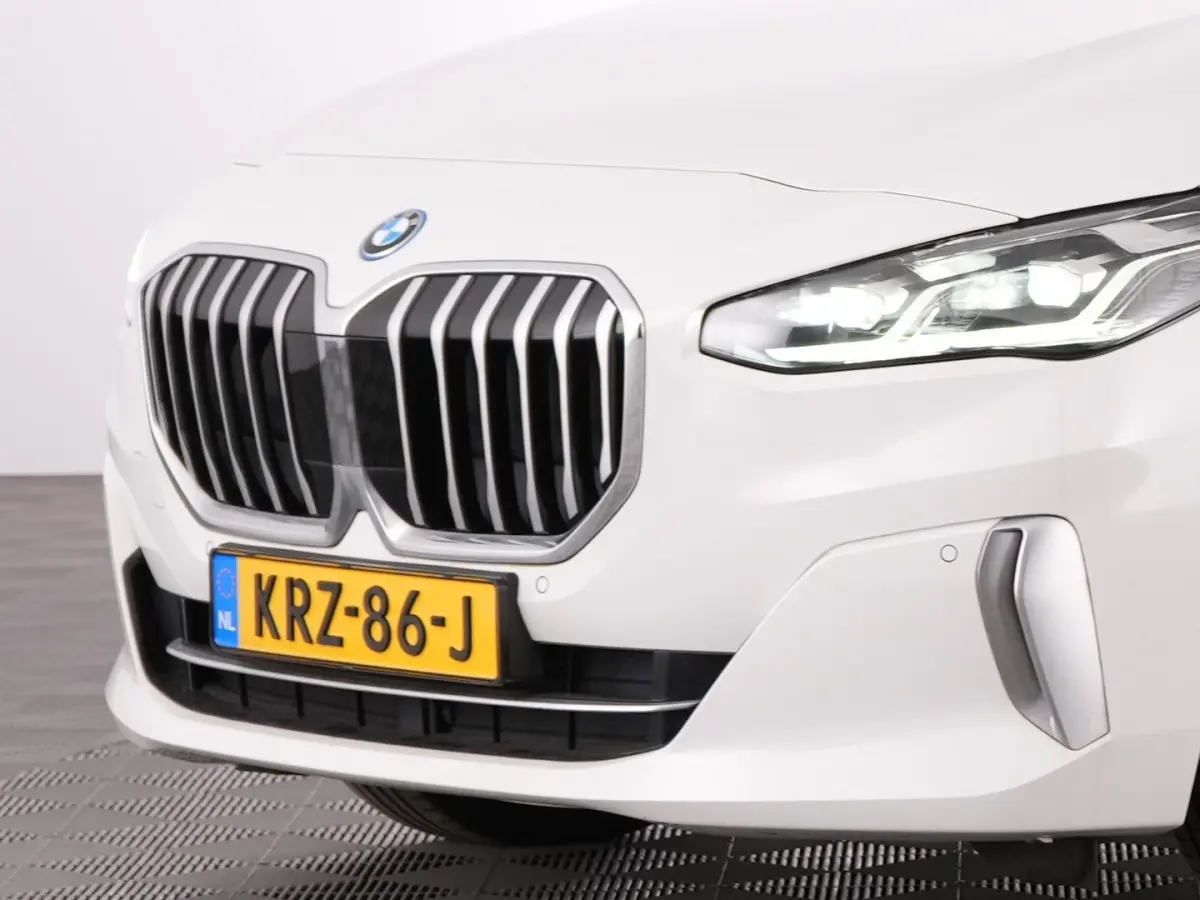 225 xDrive Luxury Line | Keyless | Camera | Sportstoelen | PHEV | !