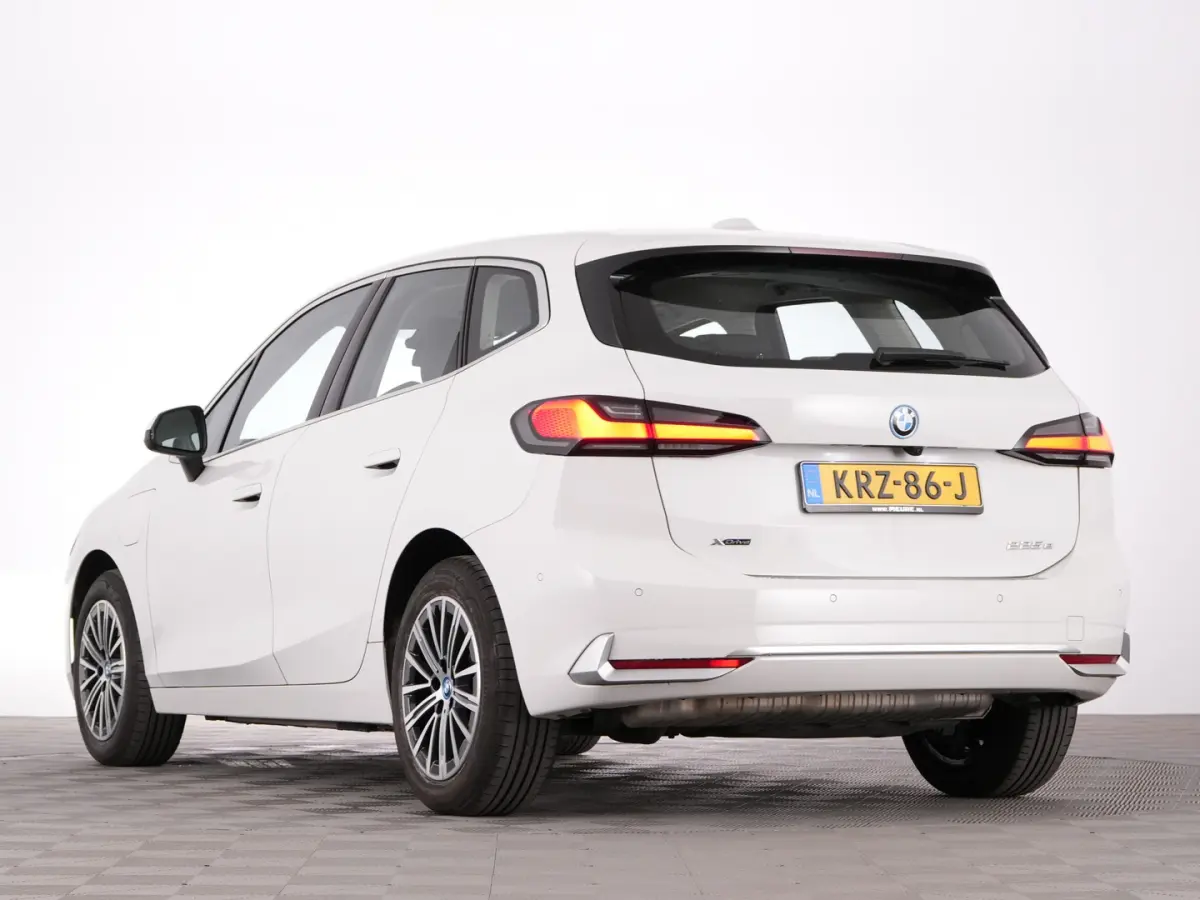 225 xDrive Luxury Line | Keyless | Camera | Sportstoelen | PHEV | !