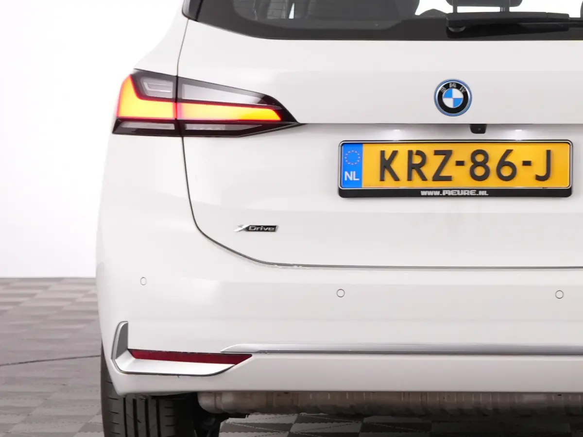 225 xDrive Luxury Line | Keyless | Camera | Sportstoelen | PHEV | !