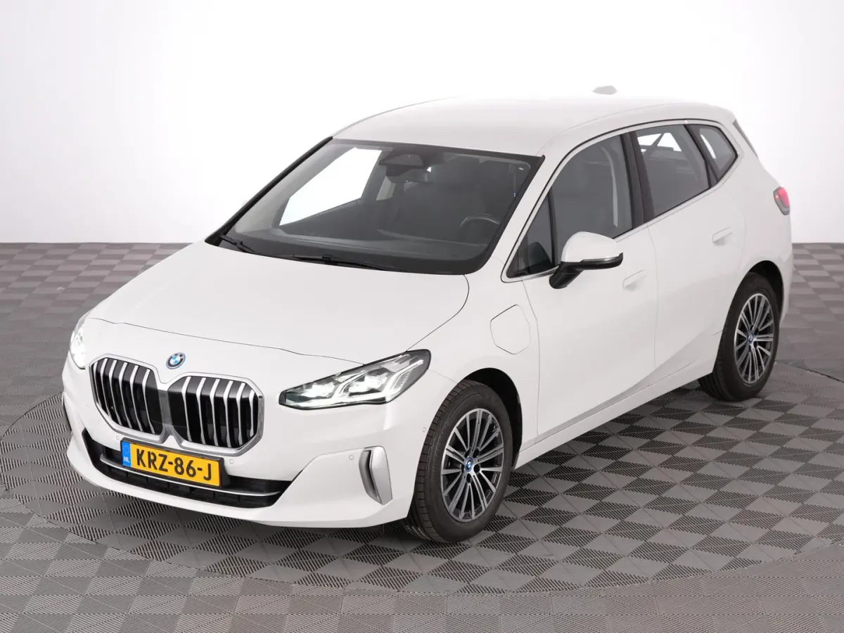 225 xDrive Luxury Line | Keyless | Camera | Sportstoelen | PHEV | !