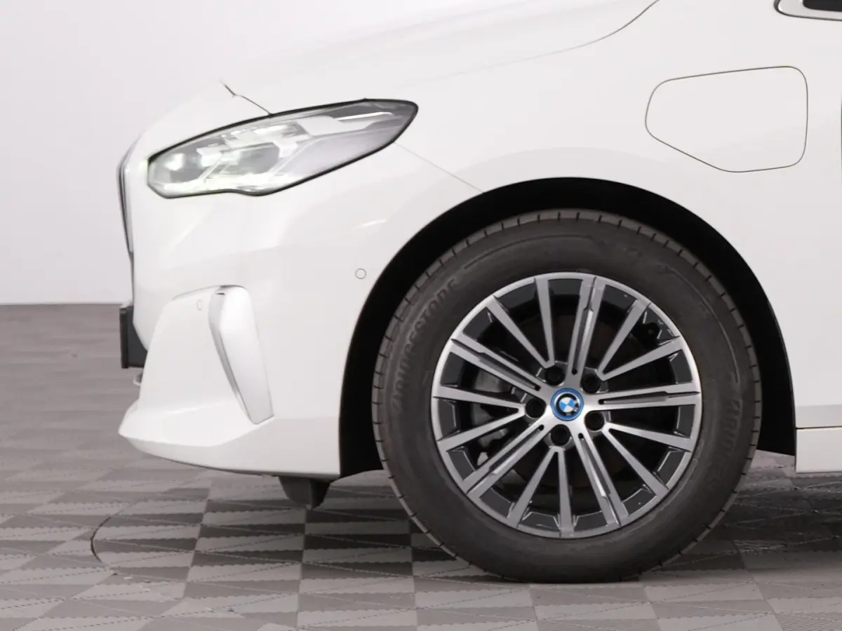 225 xDrive Luxury Line | Keyless | Camera | Sportstoelen | PHEV | !