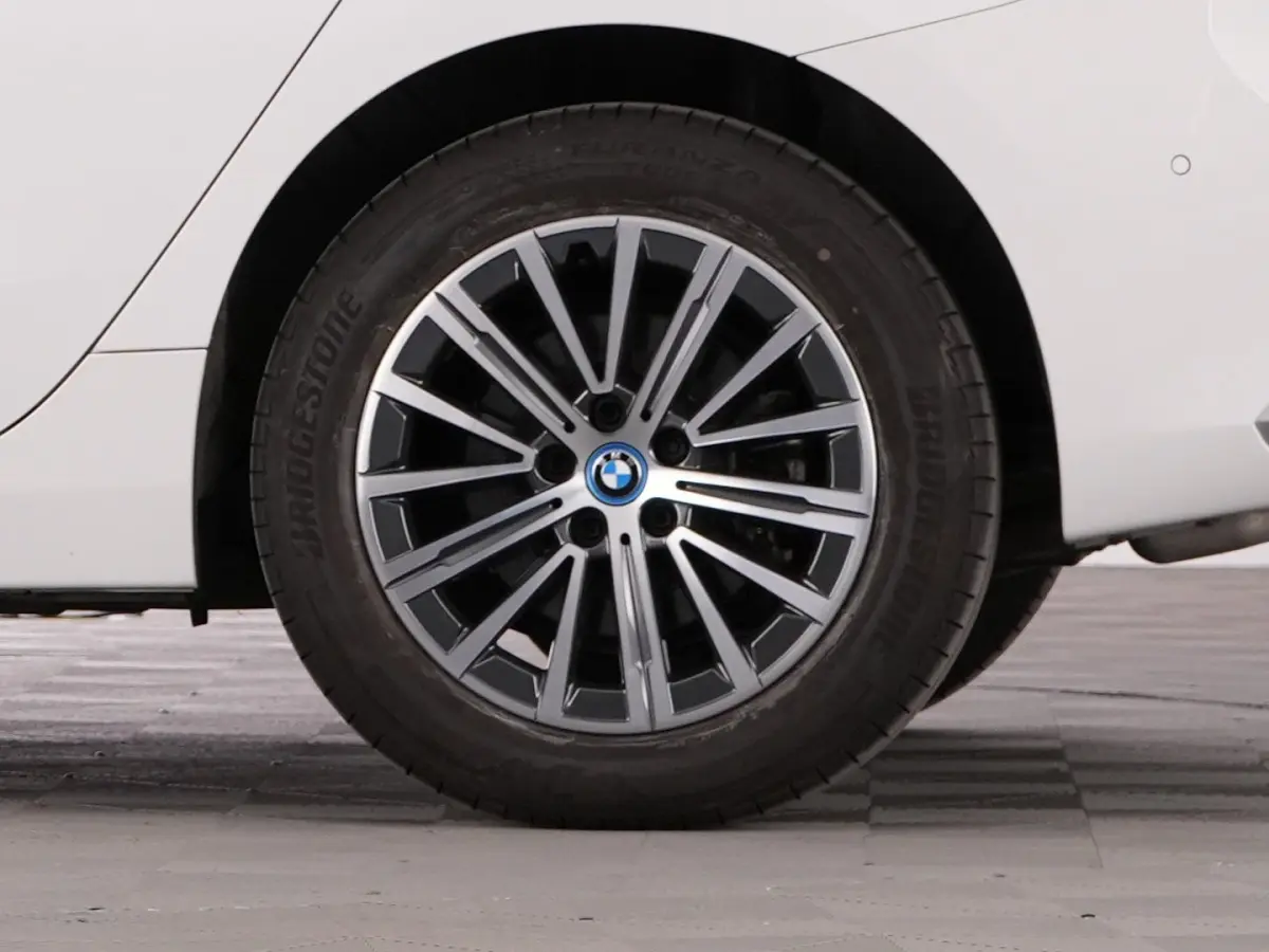 225 xDrive Luxury Line | Keyless | Camera | Sportstoelen | PHEV | !